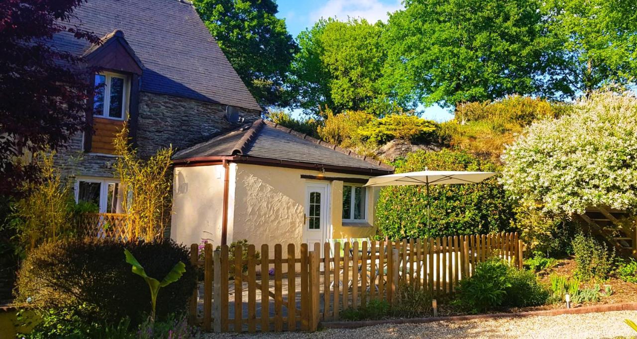 Le Vieux Moulin Gites - A Charming Stone Cottage With Garden View And Seasonal Pool Guégon Eksteriør bilde