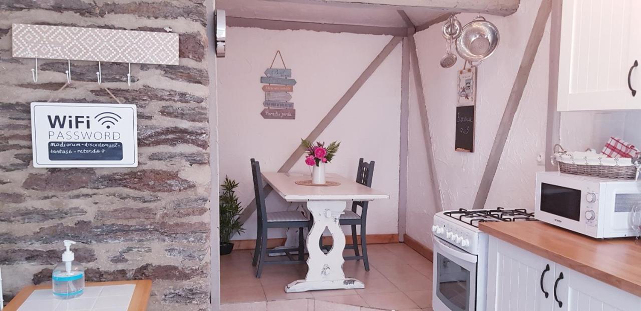 Le Vieux Moulin Gites - A Charming Stone Cottage With Garden View And Seasonal Pool Guégon Eksteriør bilde