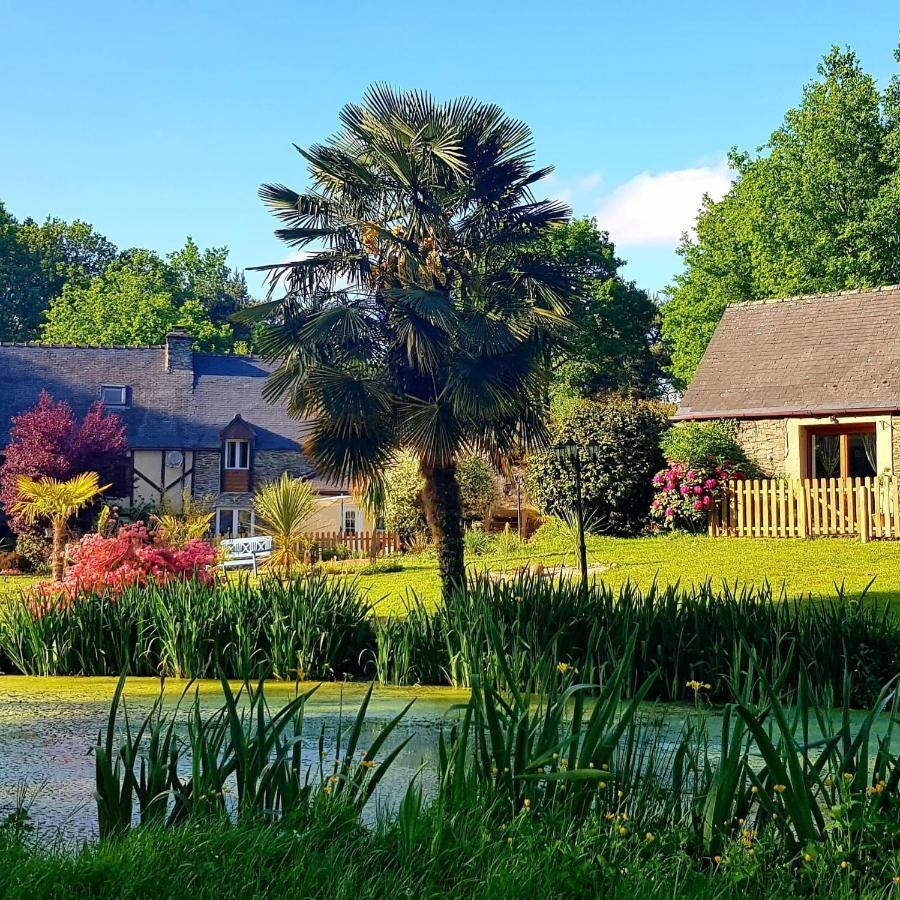 Le Vieux Moulin Gites - A Charming Stone Cottage With Garden View And Seasonal Pool Guégon Eksteriør bilde