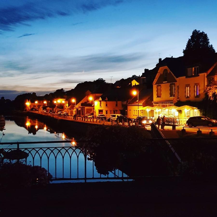 Le Vieux Moulin Gites - A Charming Stone Cottage With Garden View And Seasonal Pool Guégon Eksteriør bilde